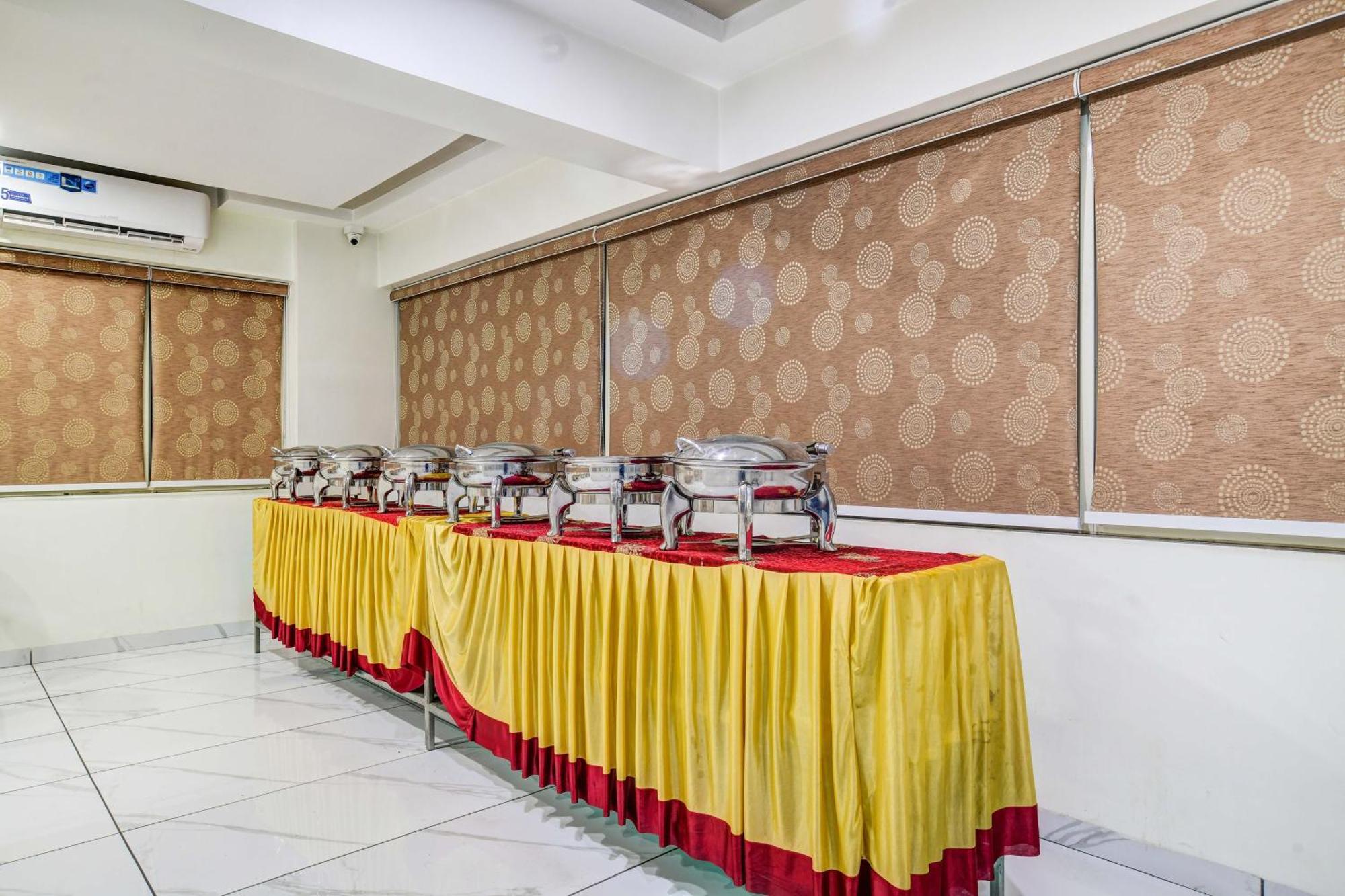 Super Townhouse Oak Ptc Mg Road Hotel