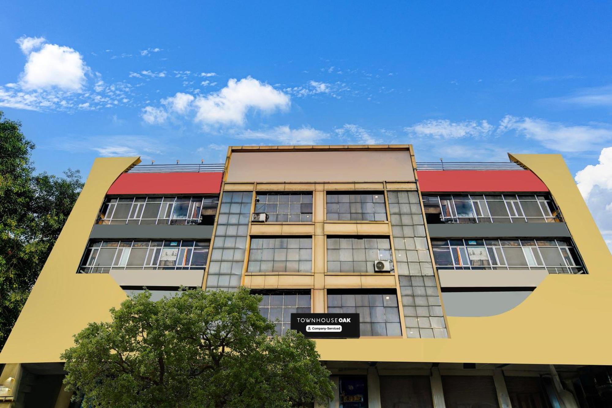 Super Townhouse Oak Ptc Mg Road 4* Indore