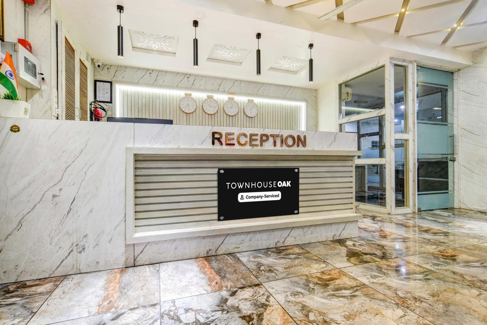 Super Townhouse Oak Ptc Mg Road Hotel