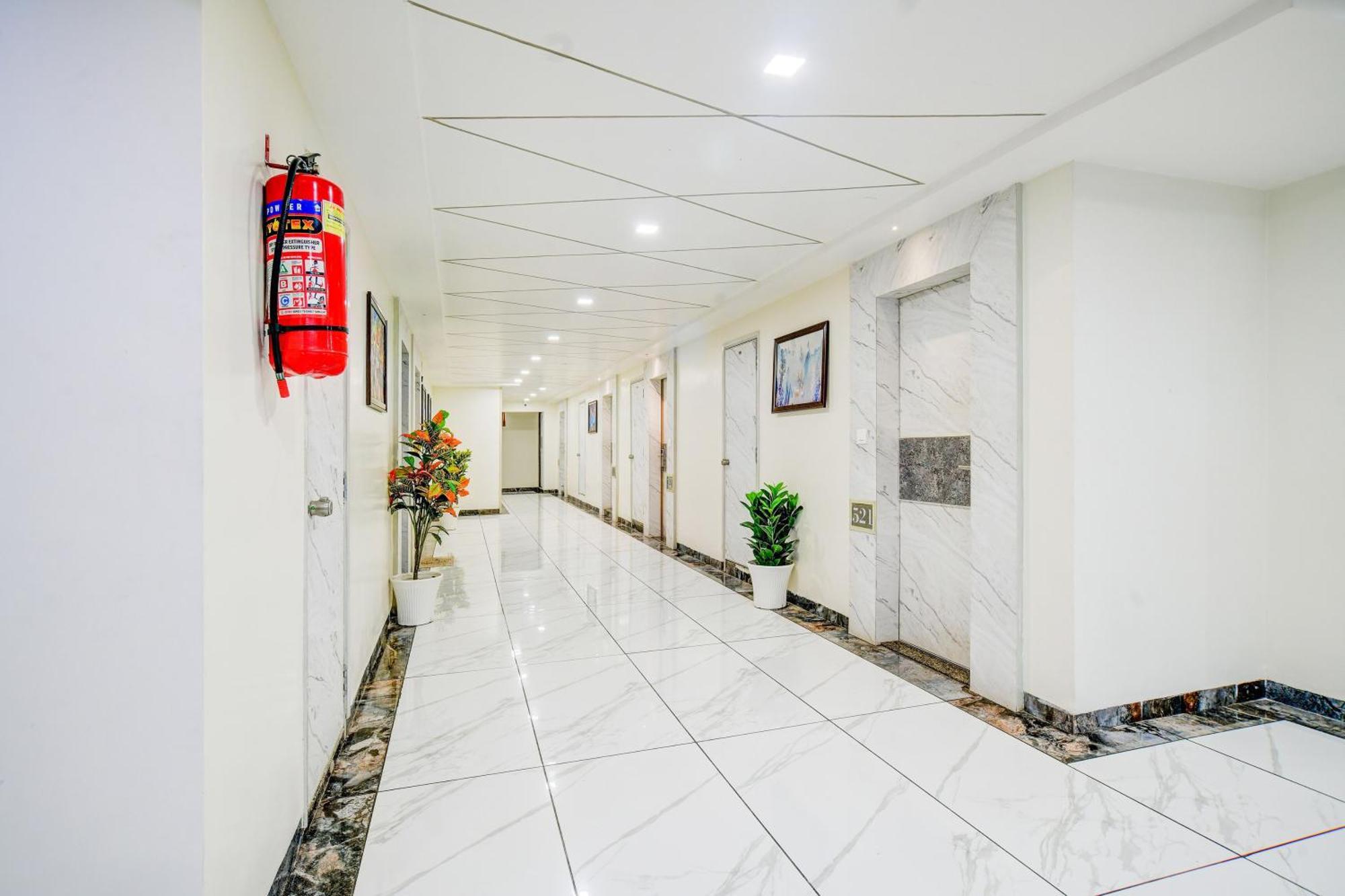 Super Townhouse Oak Ptc Mg Road Hotel Indore